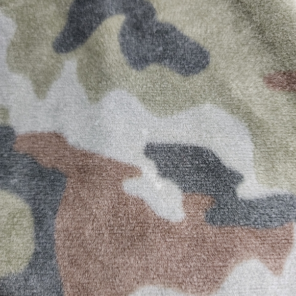 AEO Ultra Soft Velour Camo Hooded Pullover Size XL - Picture 8 of 9